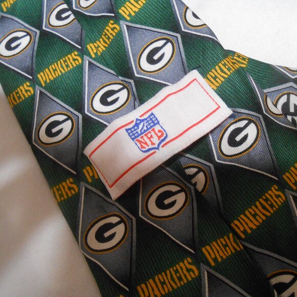 NFL Brand Greenbay Packers 100% silk Necktie Nice stocking stuffer ππ - Picture 2 of 8